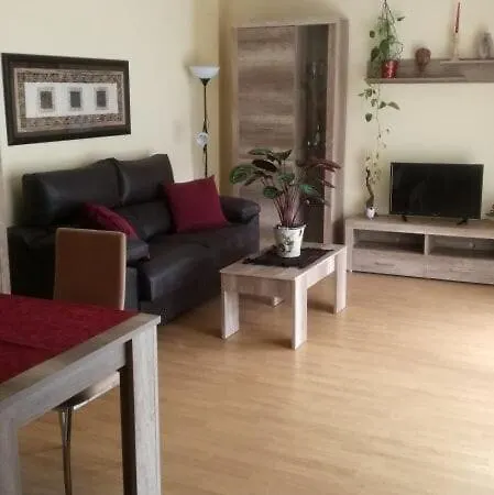 100m2 Big Private Garden And Pool/ 100m2 Gran Jardin Privado Y Piscina / Acogedor En Zona Tranquila Y Agradable 아파트 캠브릴스
